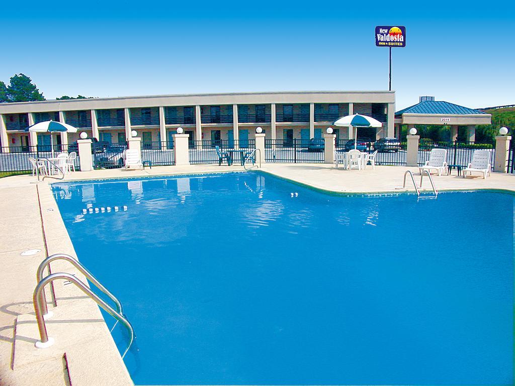 New Valdosta Inn And Suites Exteriör bild